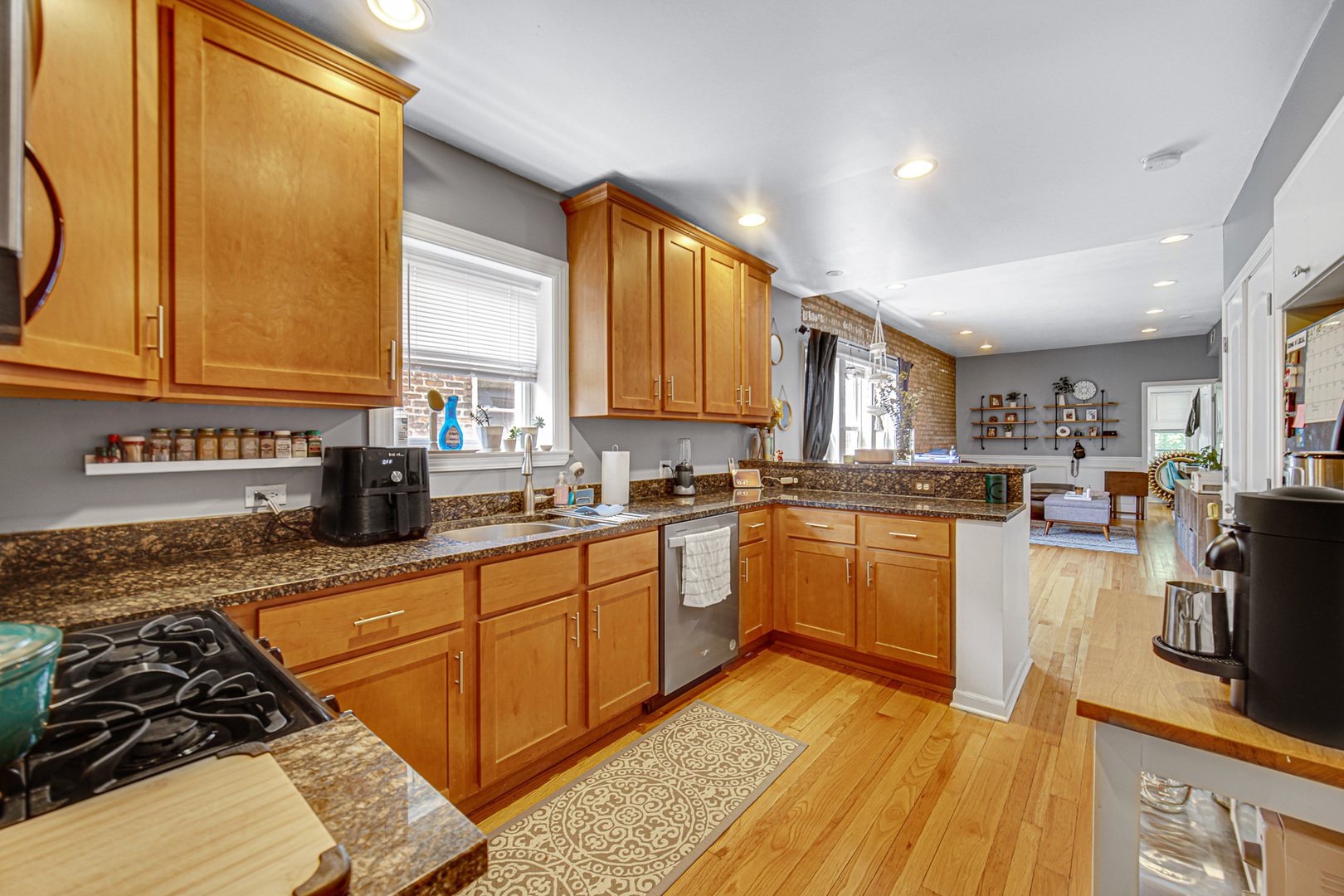 4825 N karlov Avenue