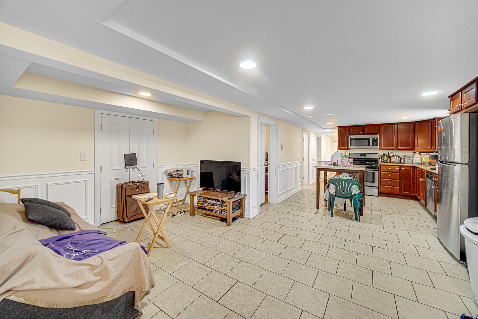 4825 N karlov Avenue