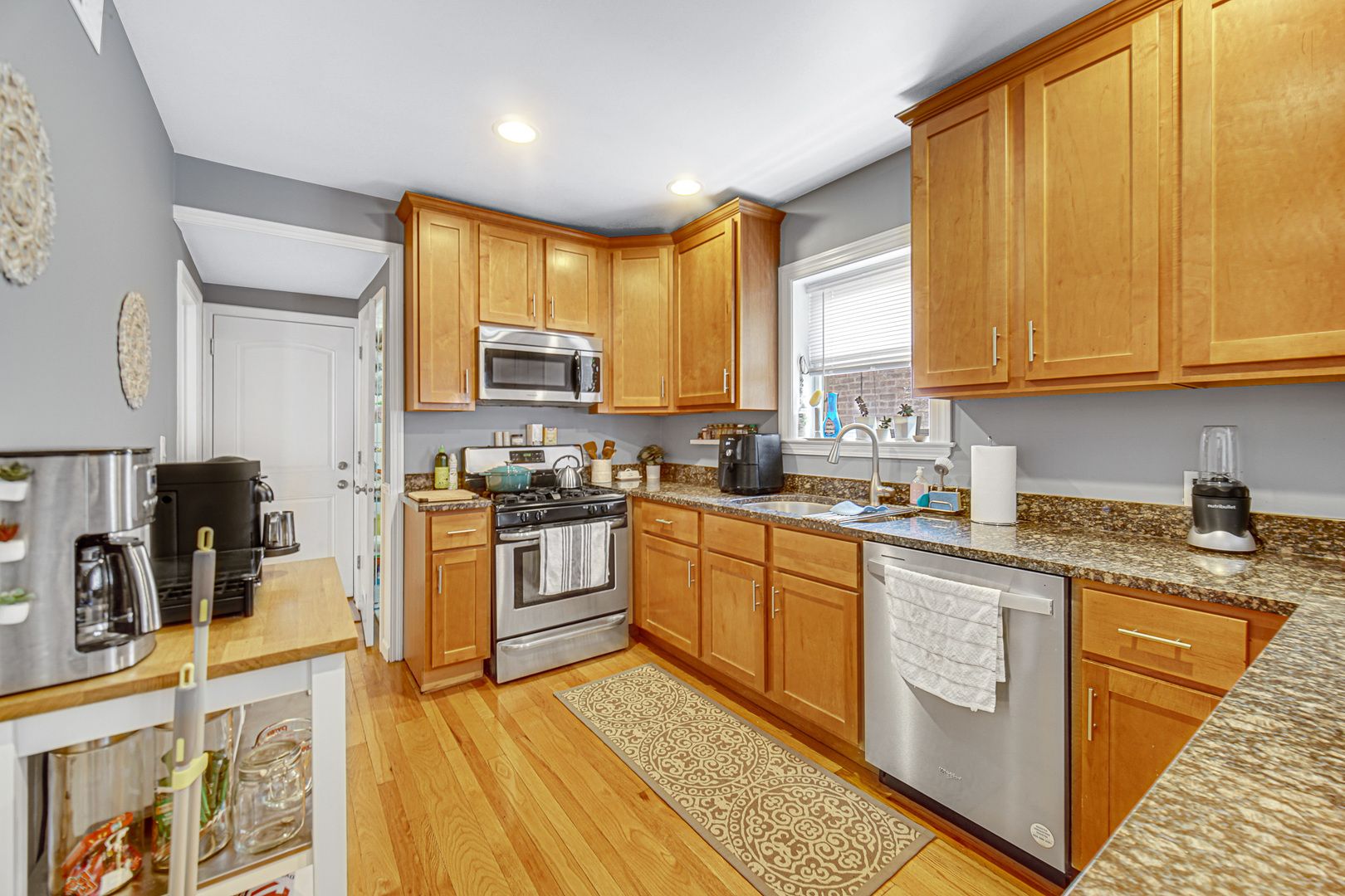 4825 N karlov Avenue