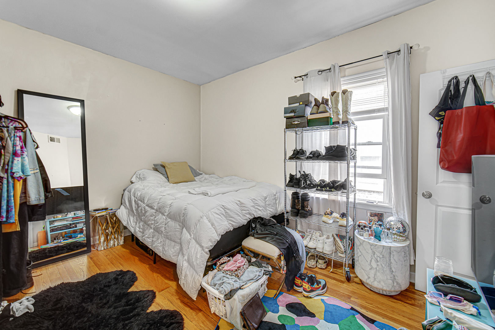 4825 N karlov Avenue