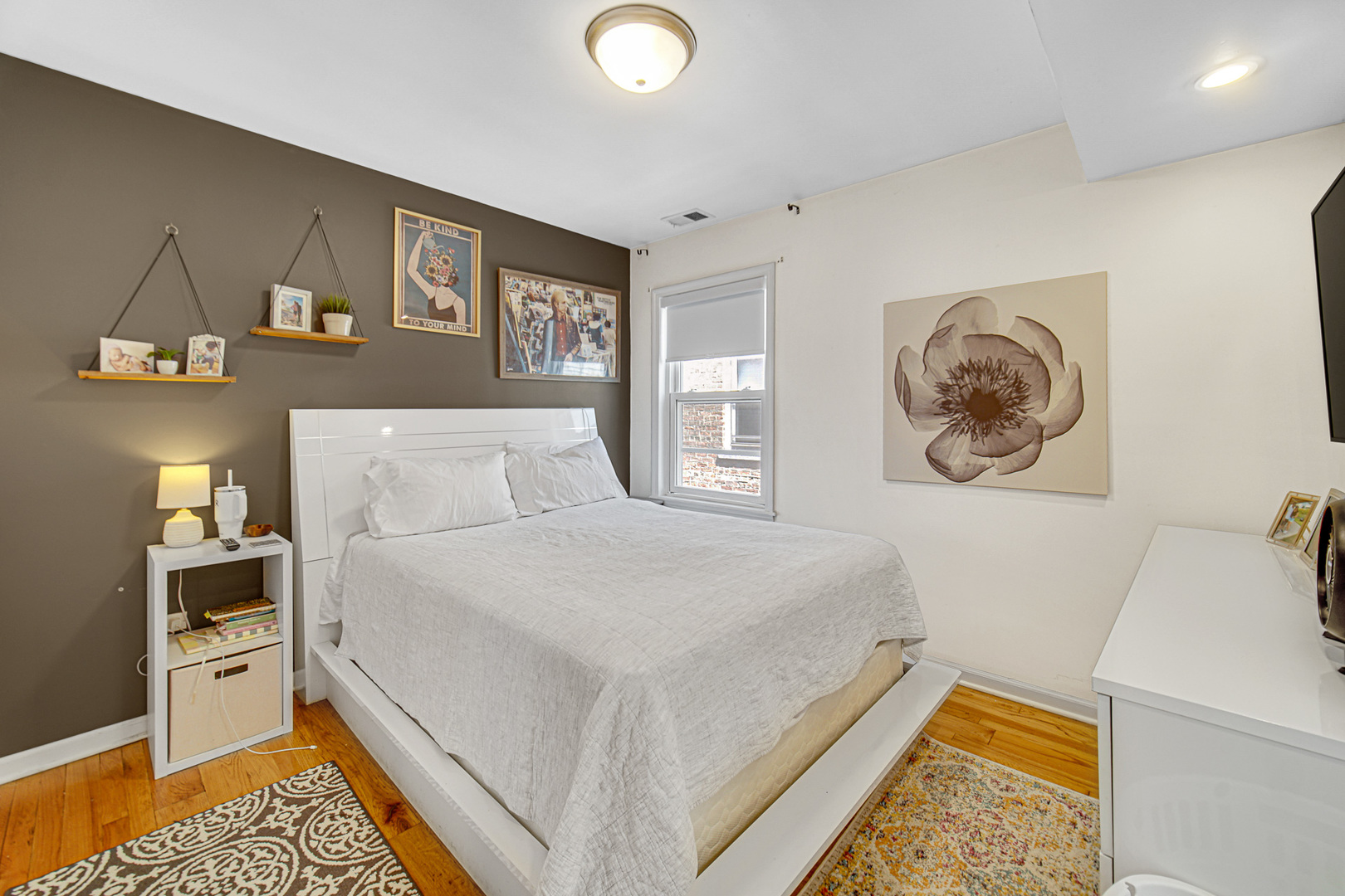 4825 N karlov Avenue