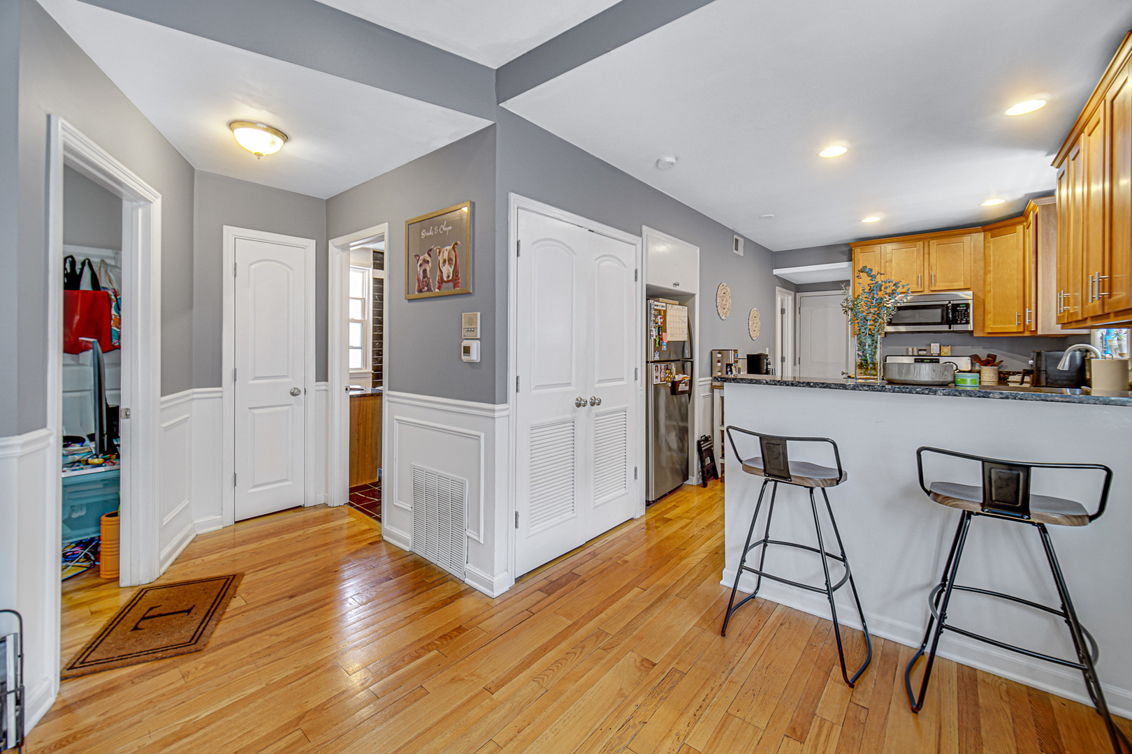 4825 N karlov Avenue