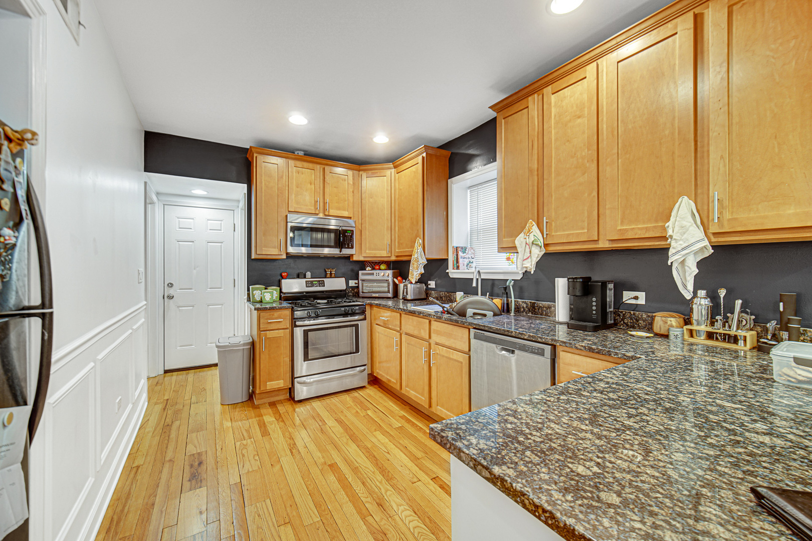 4825 N karlov Avenue