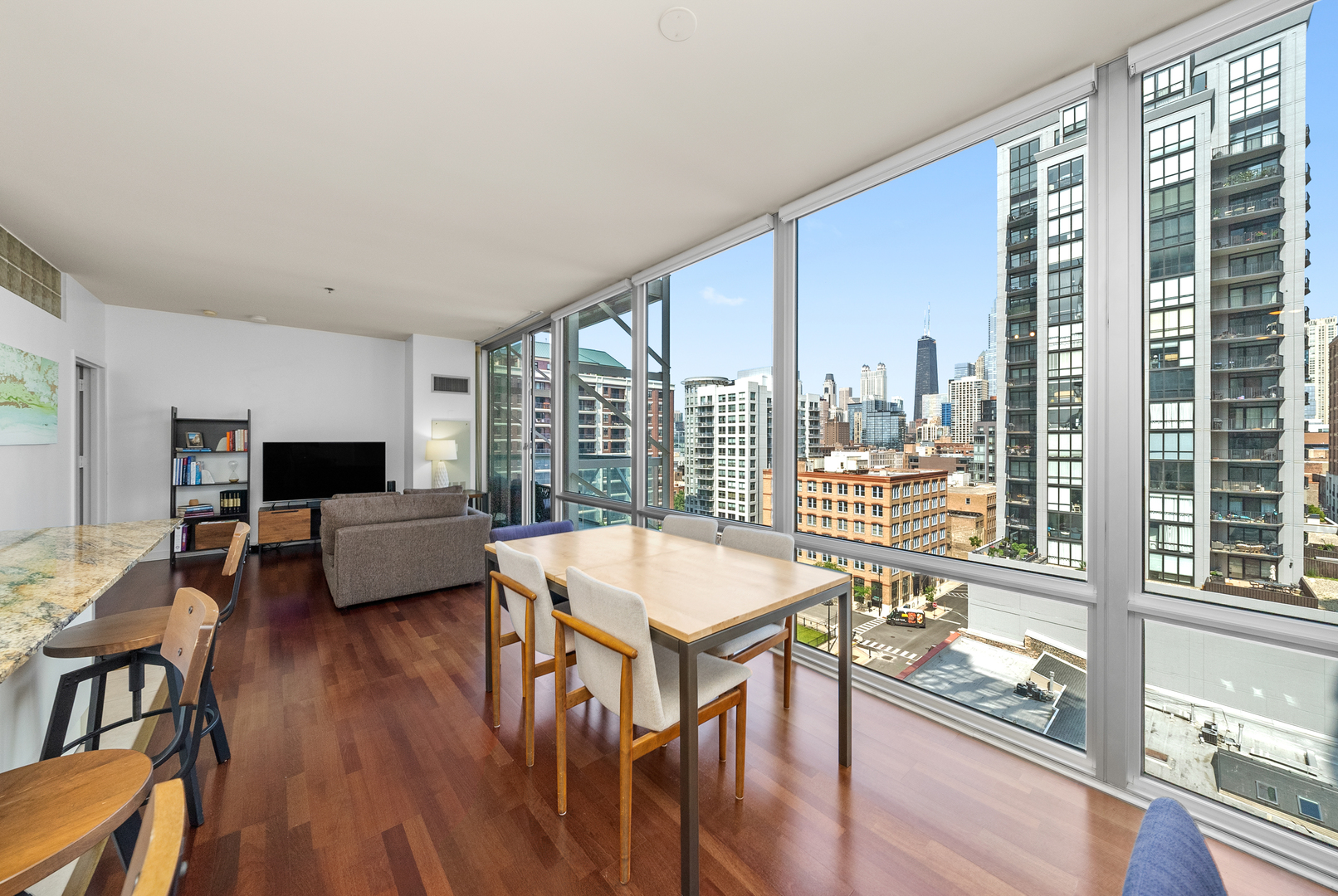 653 N Kingsbury Street Unit: 1006