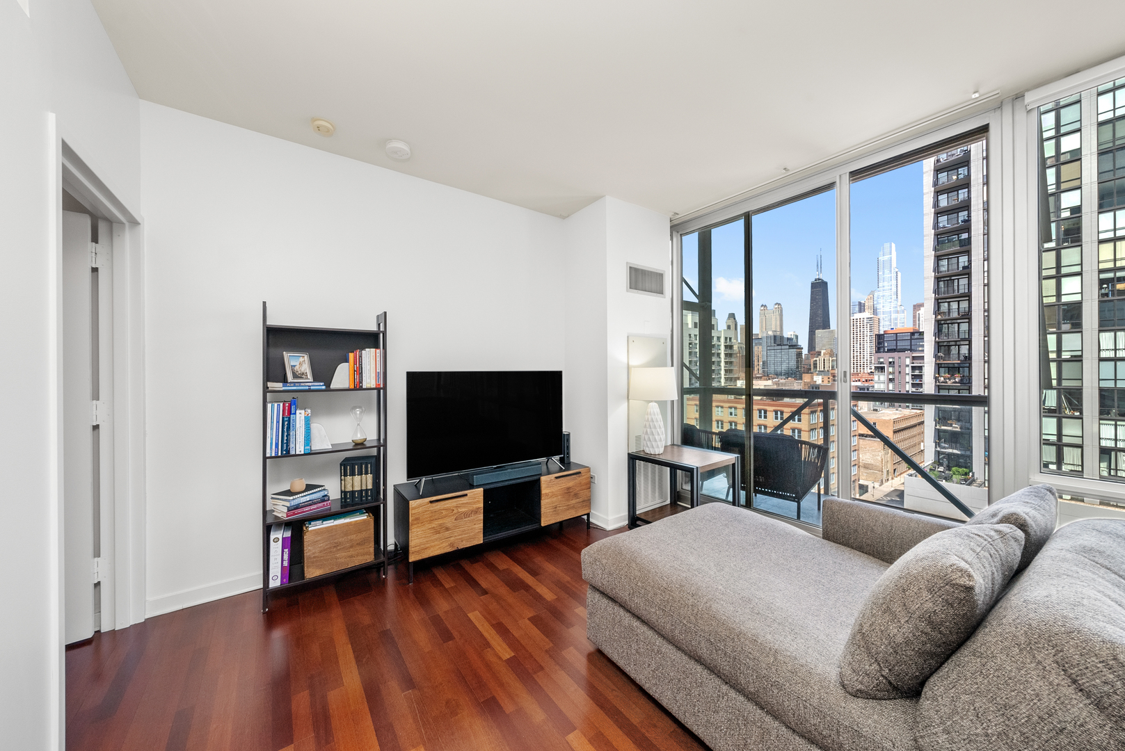 653 N Kingsbury Street Unit: 1006