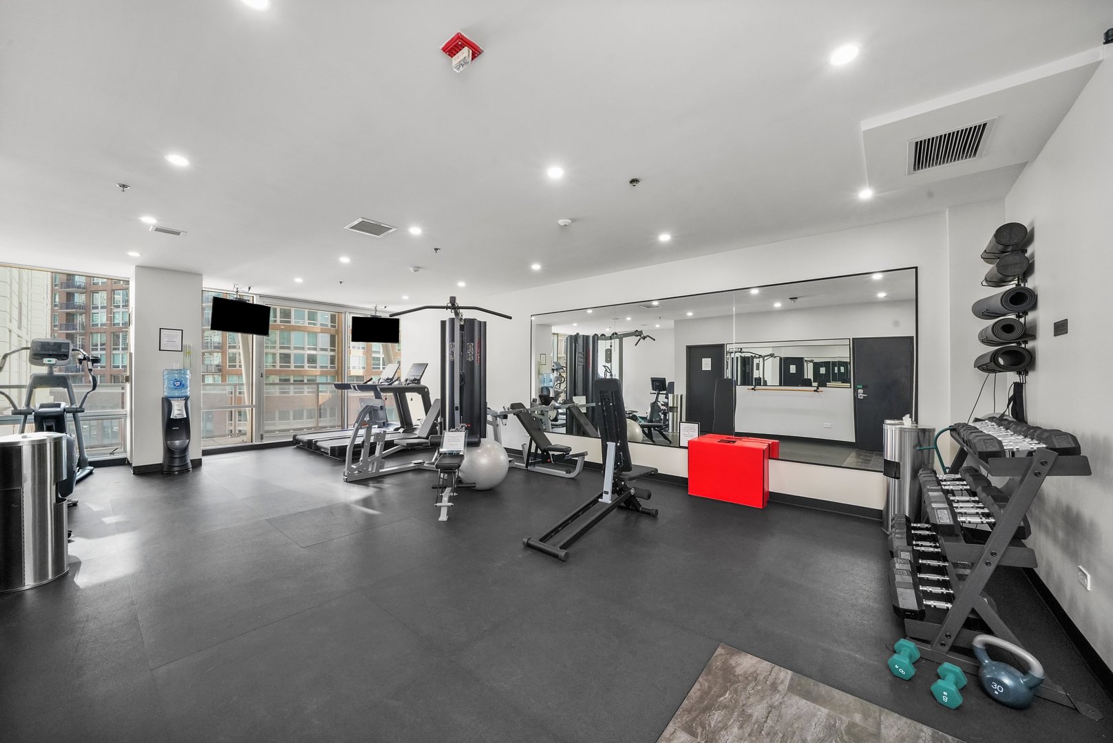 653 N Kingsbury Street Unit: 1006