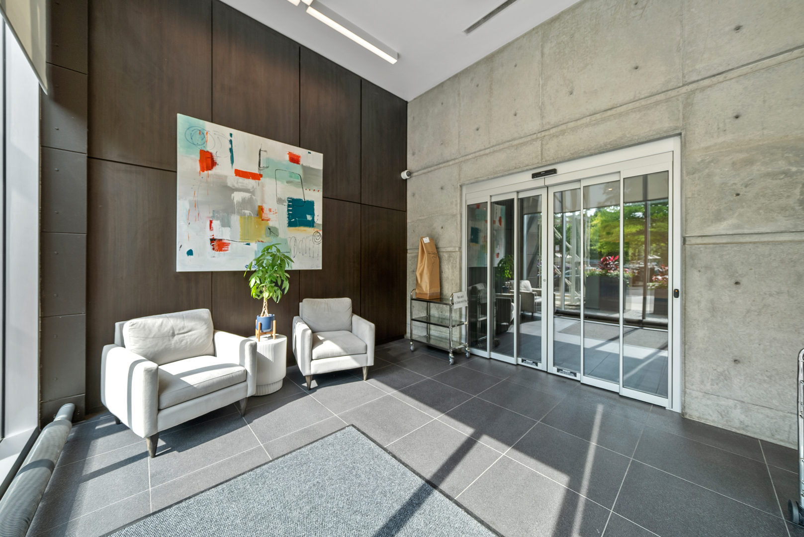 653 N Kingsbury Street Unit: 1006