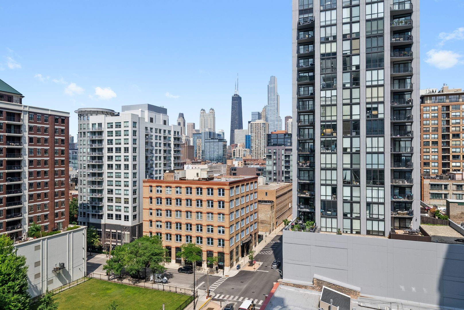 653 N Kingsbury Street Unit: 1006