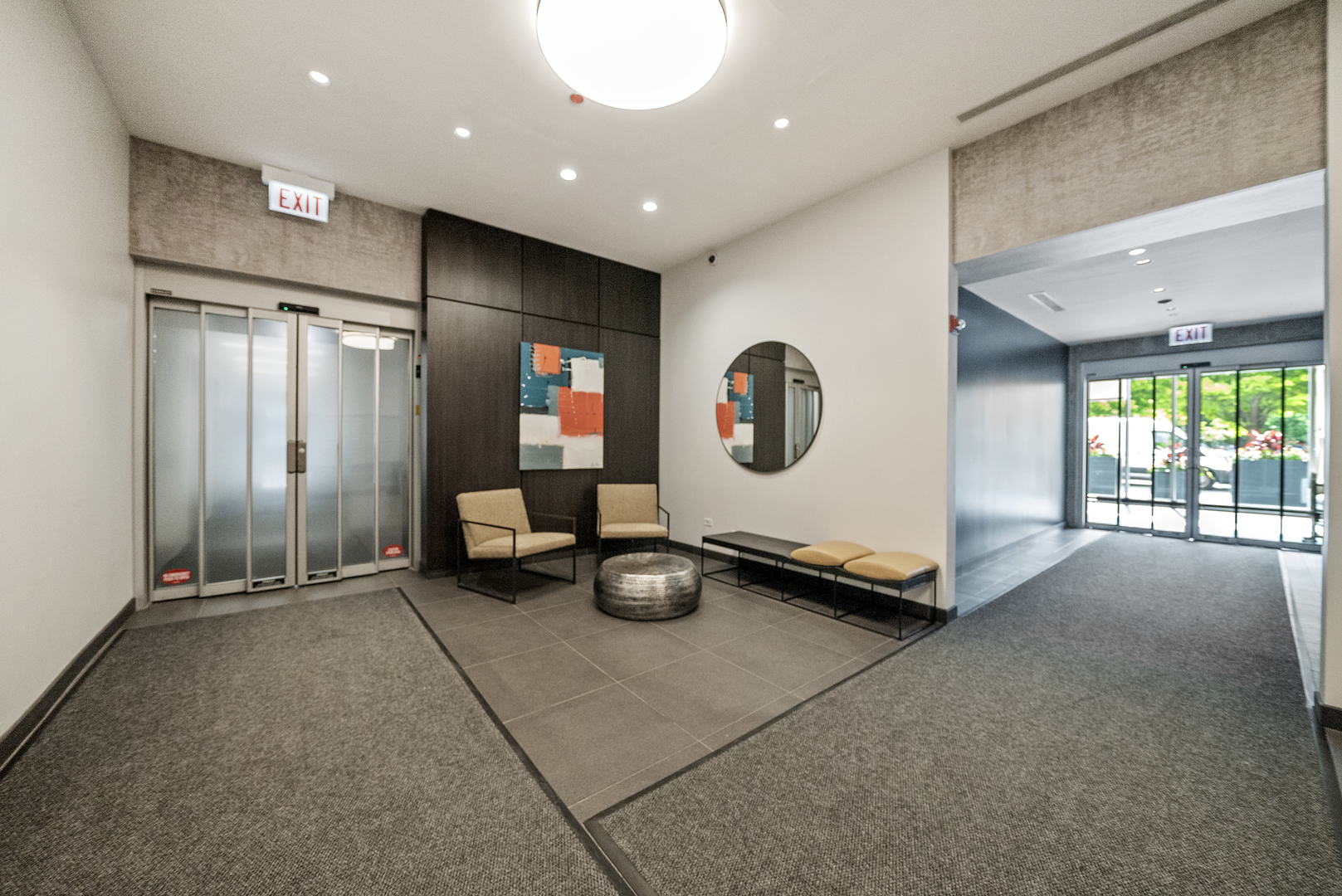 653 N Kingsbury Street Unit: 1006