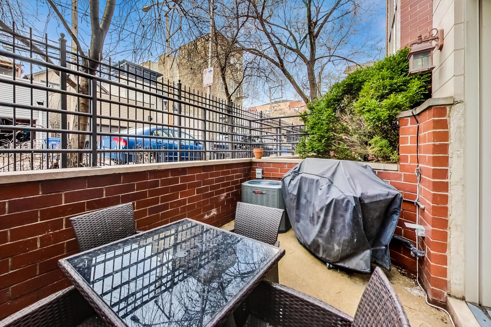 1622 W Ontario Street Unit: 1E