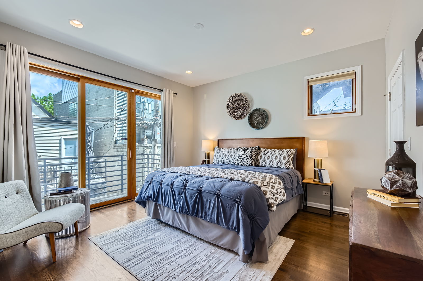 1622 W Ontario Street Unit: 1E