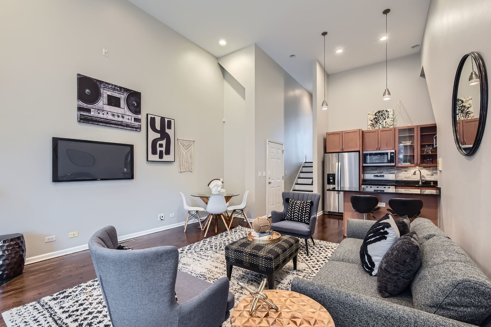 1622 W Ontario Street Unit: 1E