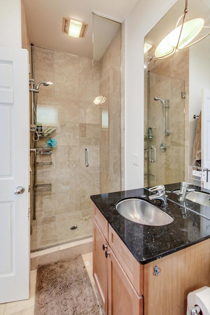 1622 W Ontario Street Unit: 1E