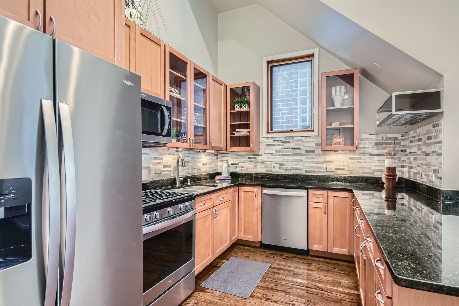 1622 W Ontario Street Unit: 1E