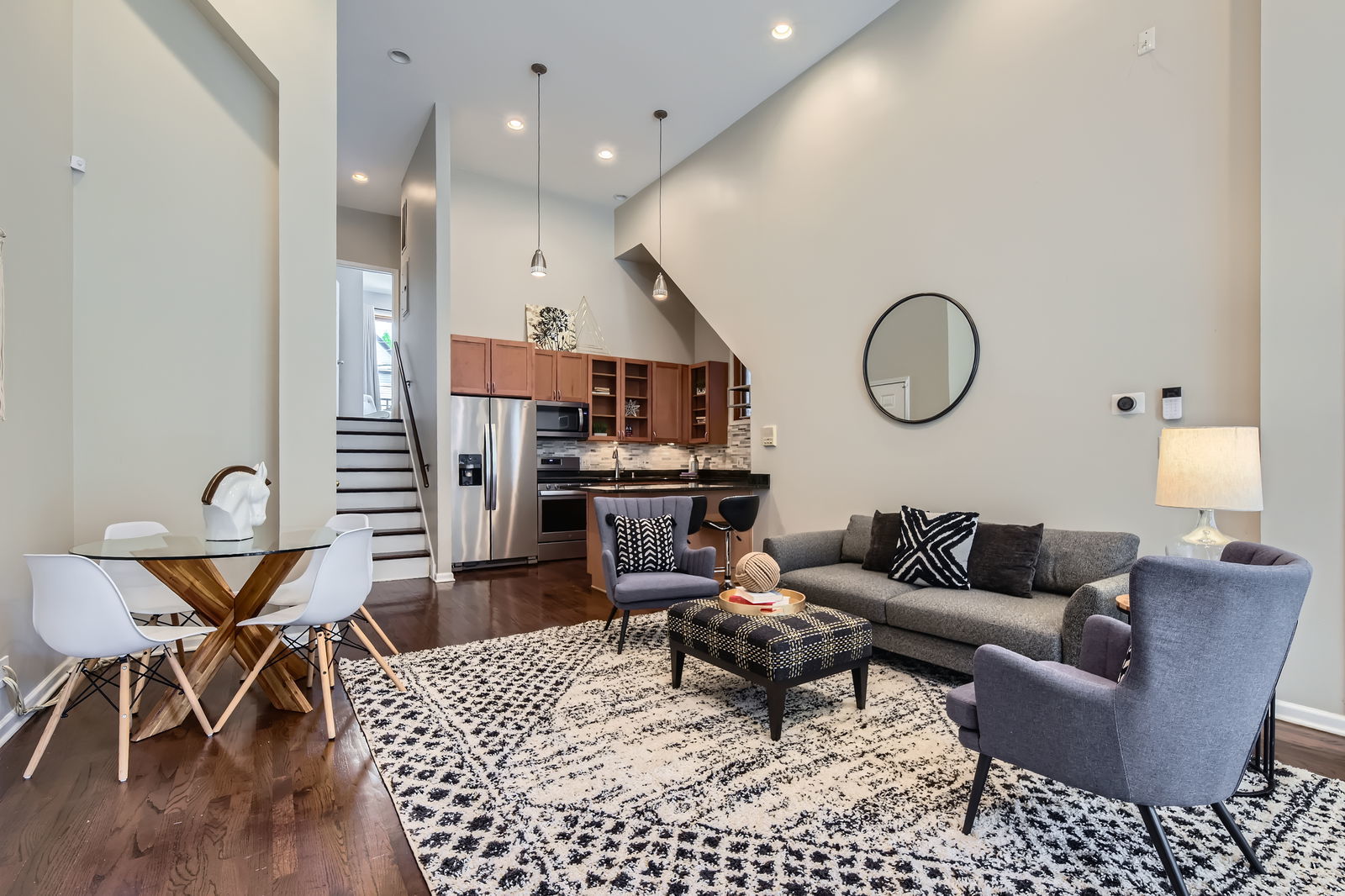 1622 W Ontario Street Unit: 1E
