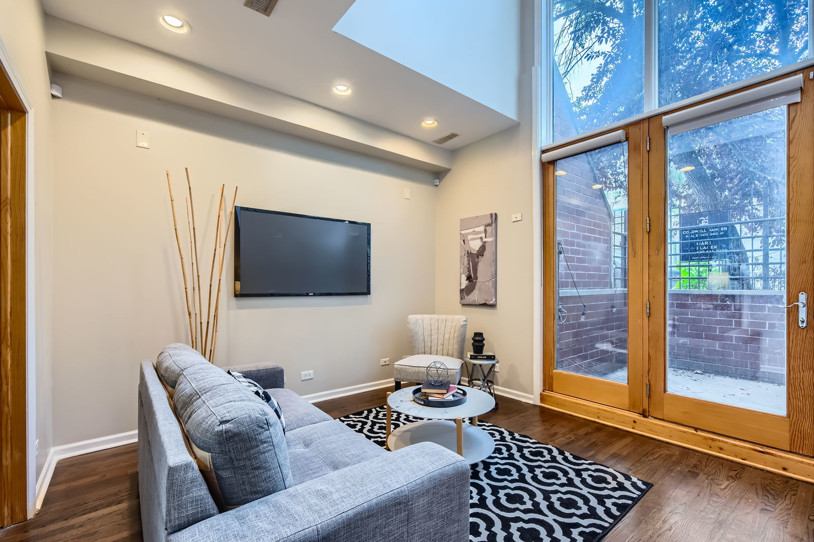 1622 W Ontario Street Unit: 1E