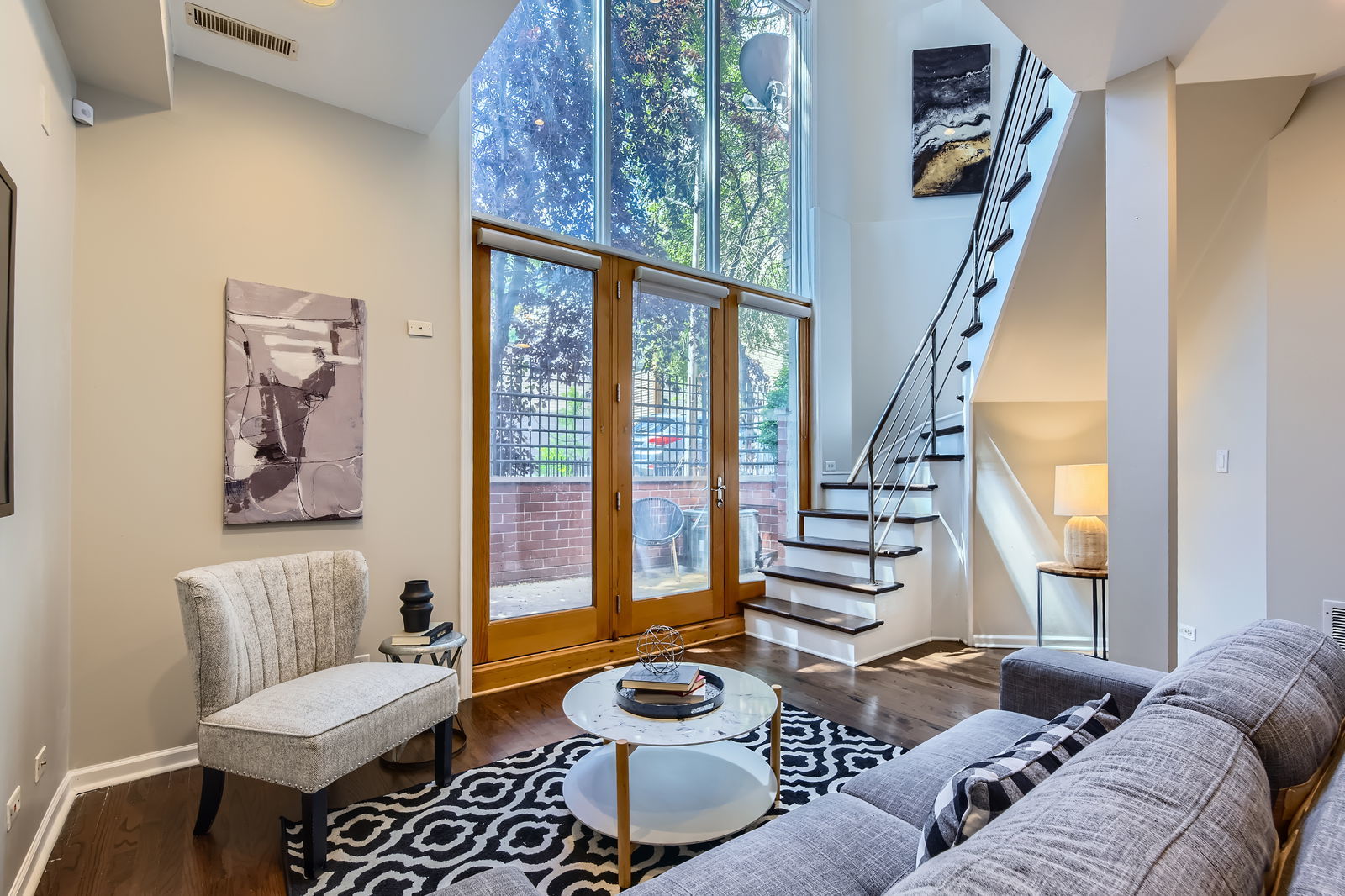 1622 W Ontario Street Unit: 1E