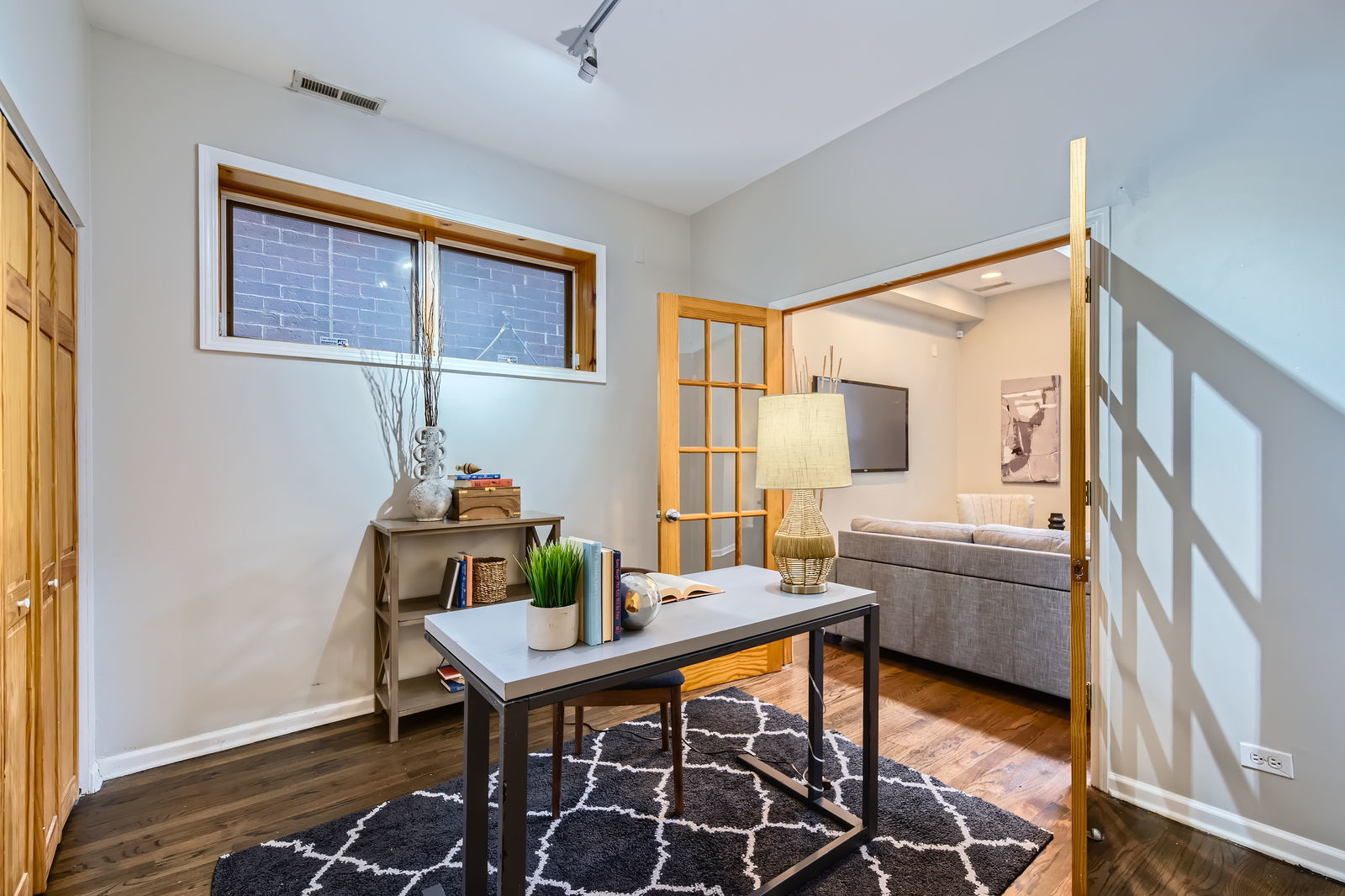 1622 W Ontario Street Unit: 1E