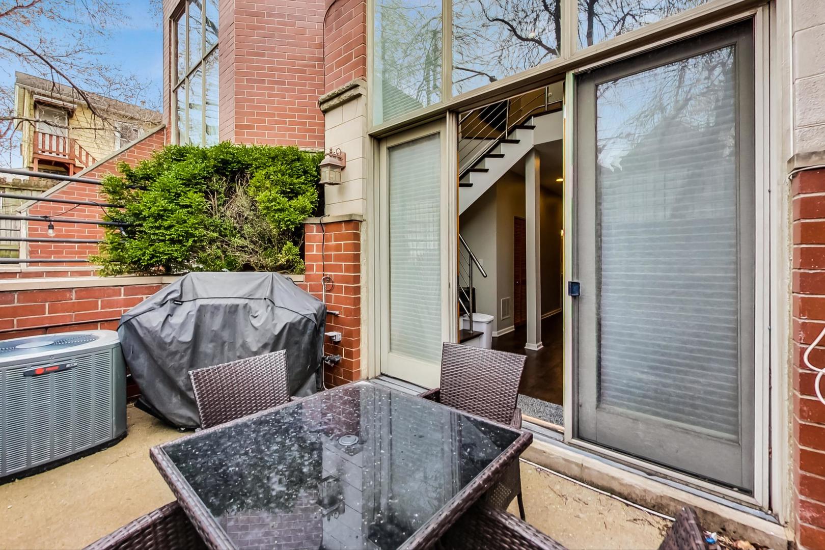 1622 W Ontario Street Unit: 1E