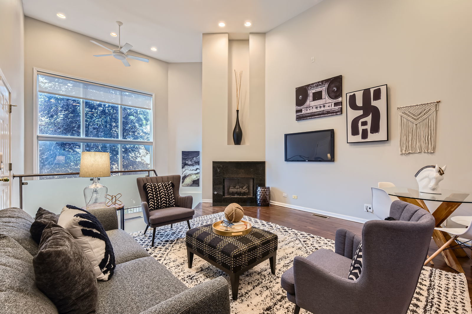 1622 W Ontario Street Unit: 1E