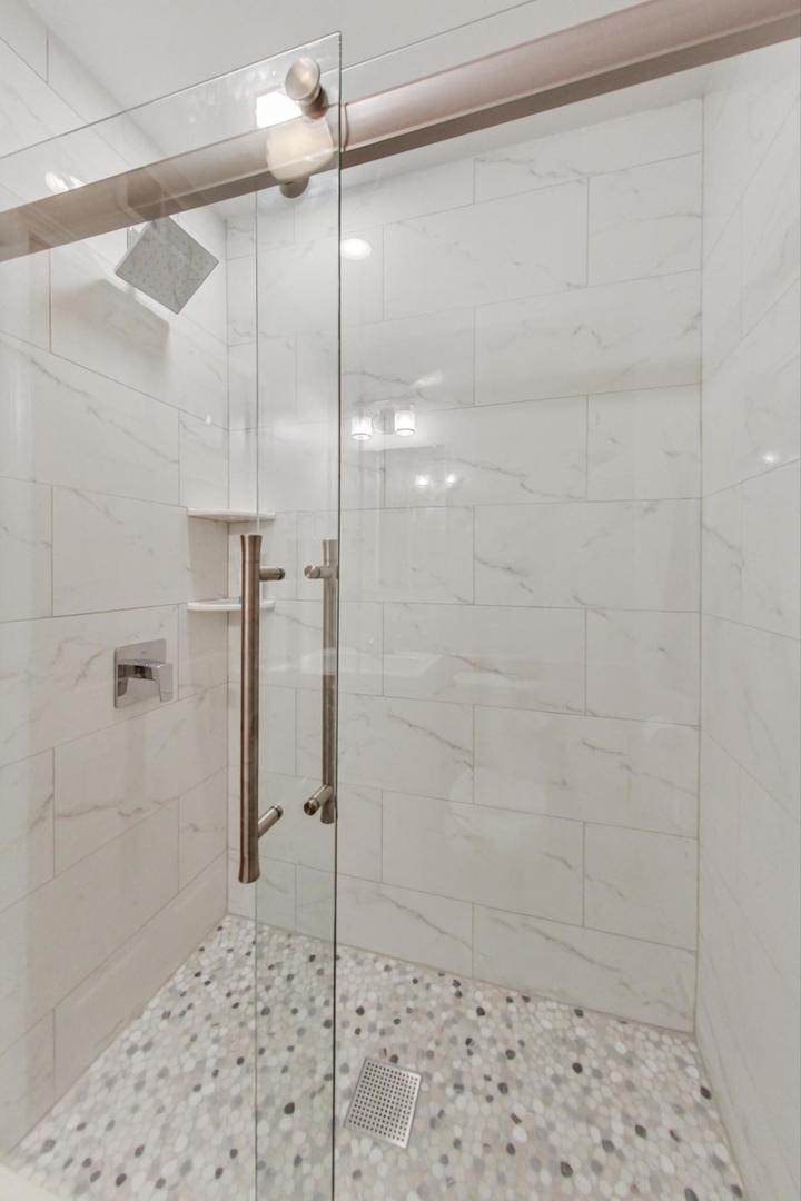 1622 W Ontario Street Unit: 1E