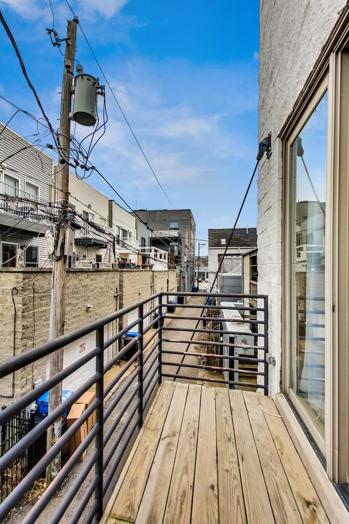 1622 W Ontario Street Unit: 1E