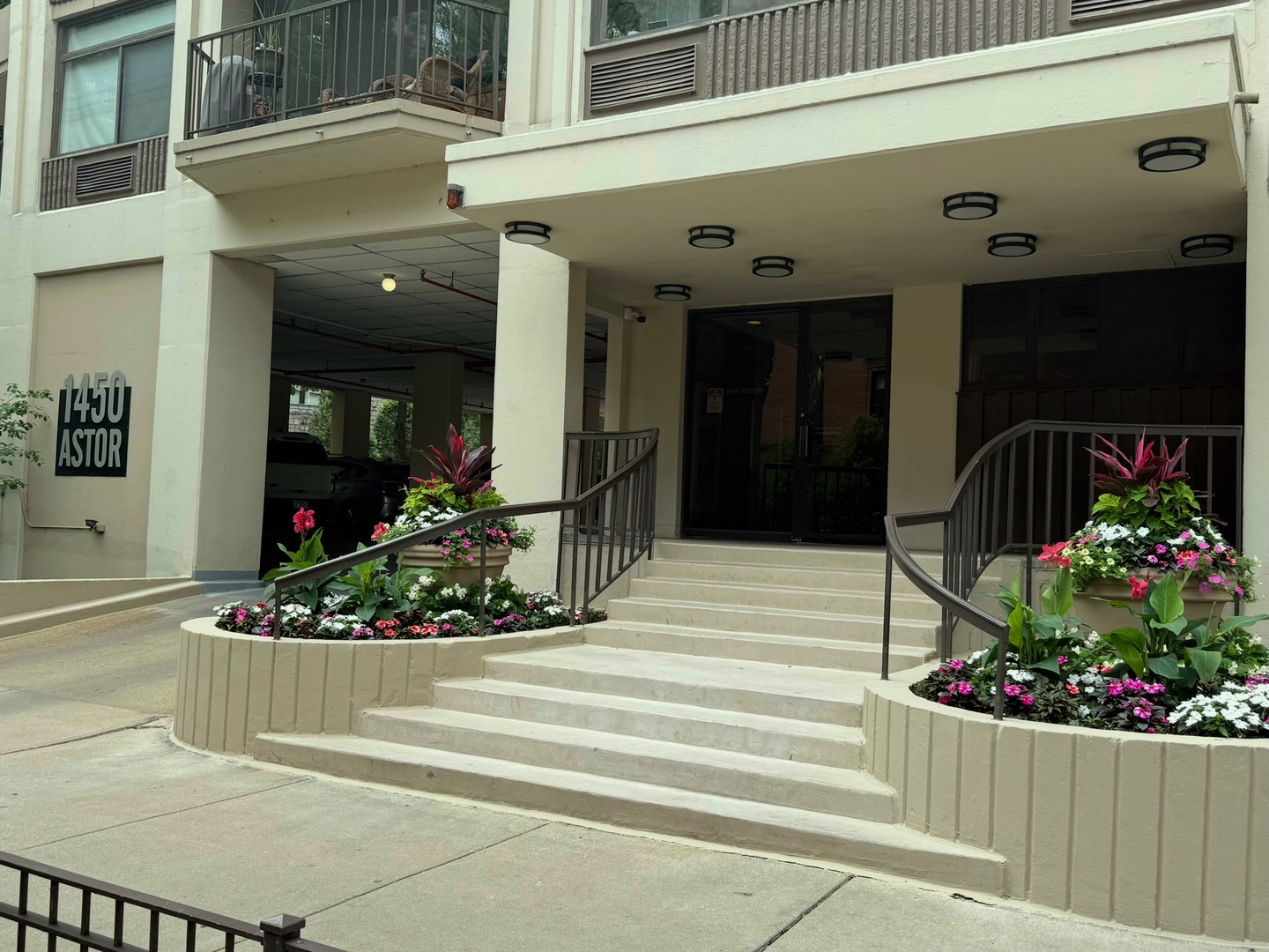 1450 N Astor Street Unit: 5C