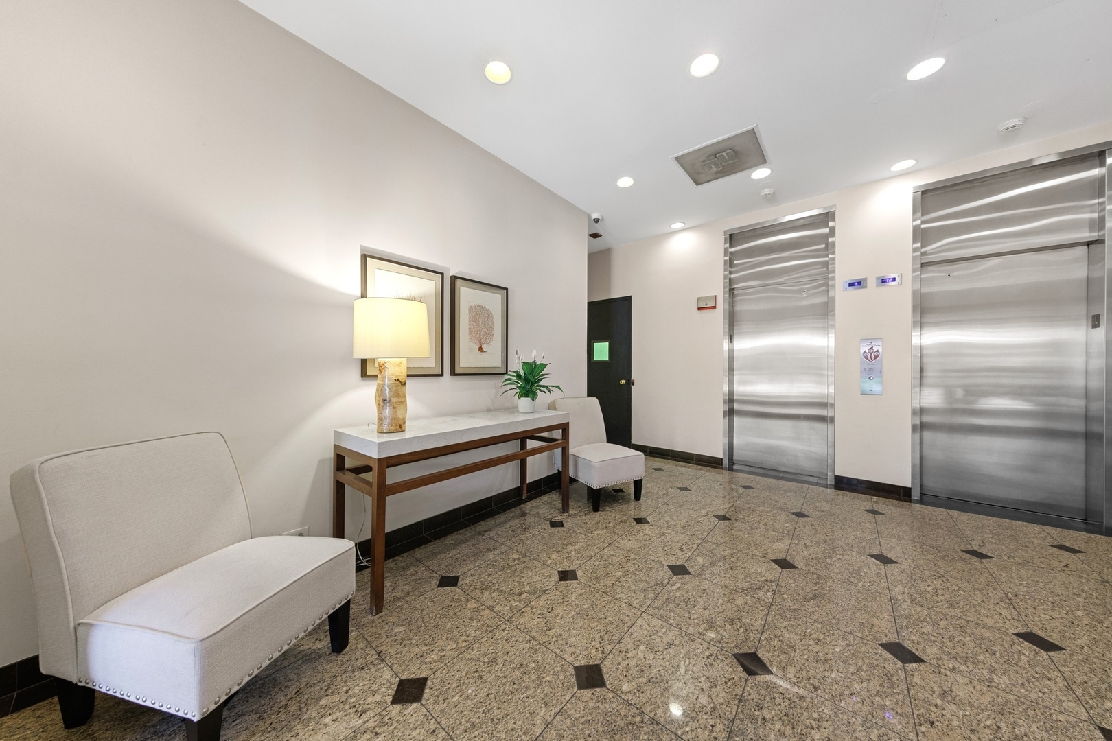 1450 N Astor Street Unit: 5C