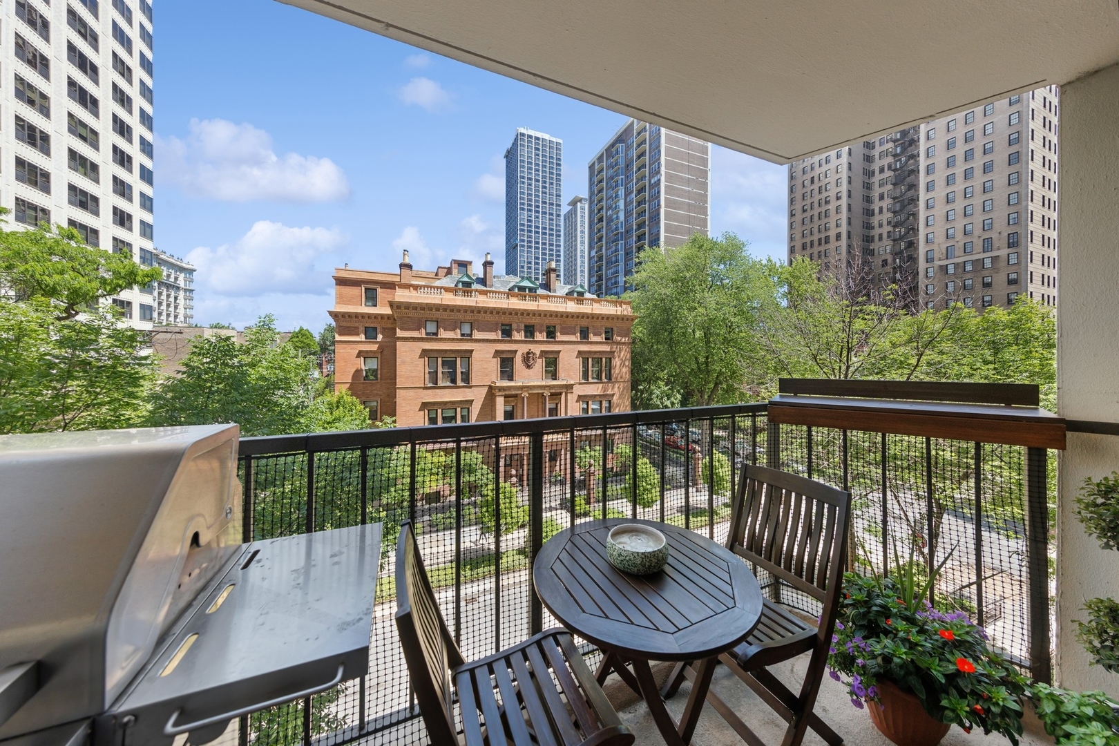 1450 N Astor Street Unit: 5C