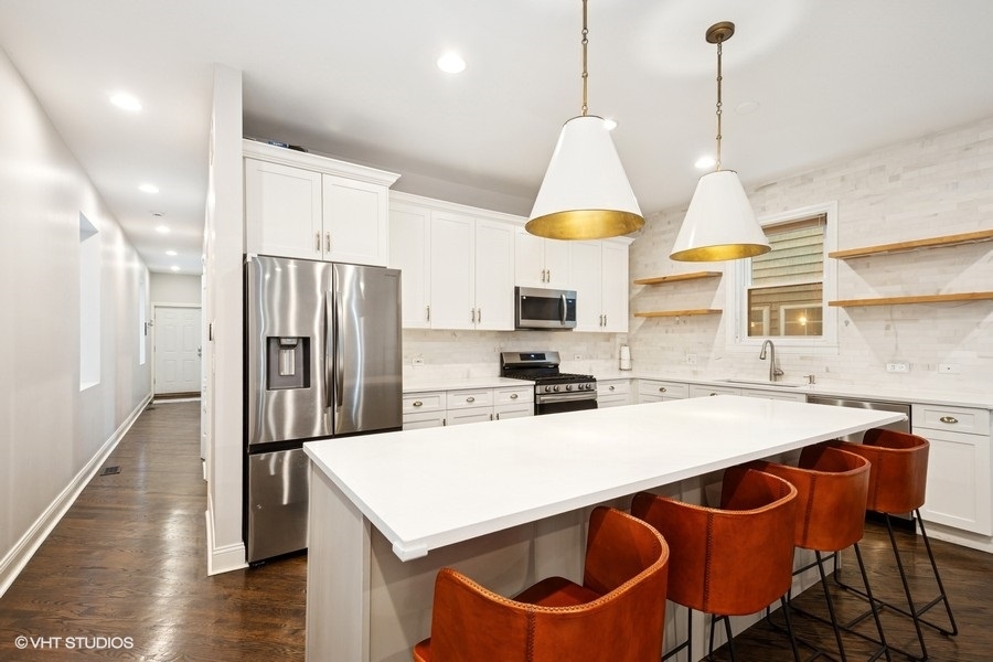 1015 N PAULINA Street Unit: 1