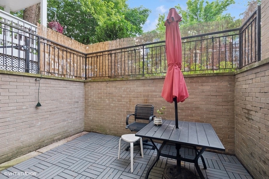 1015 N PAULINA Street Unit: 1