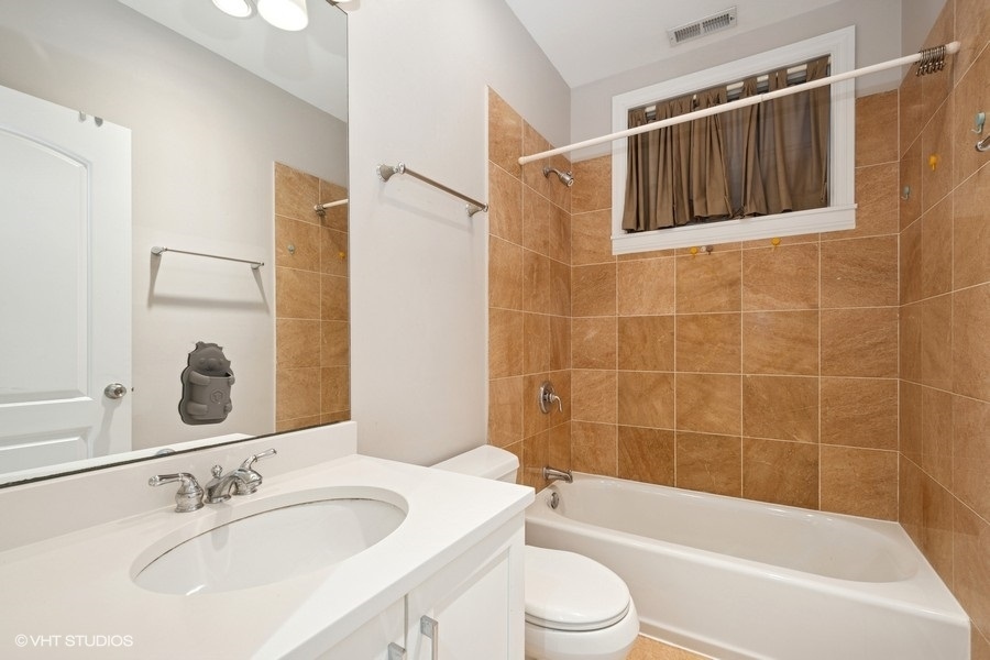 1015 N PAULINA Street Unit: 1