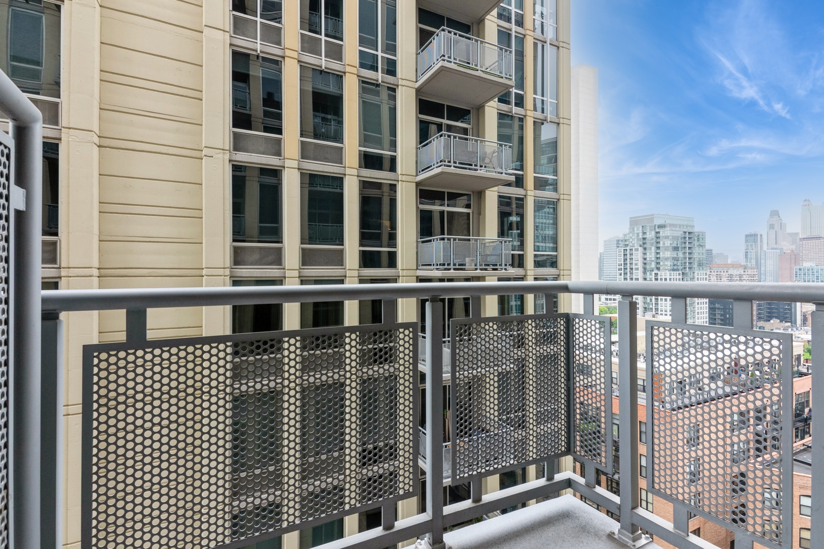 700 N Larrabee Street Unit: 1205
