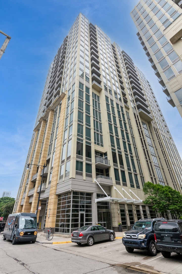 700 N Larrabee Street Unit: 1205