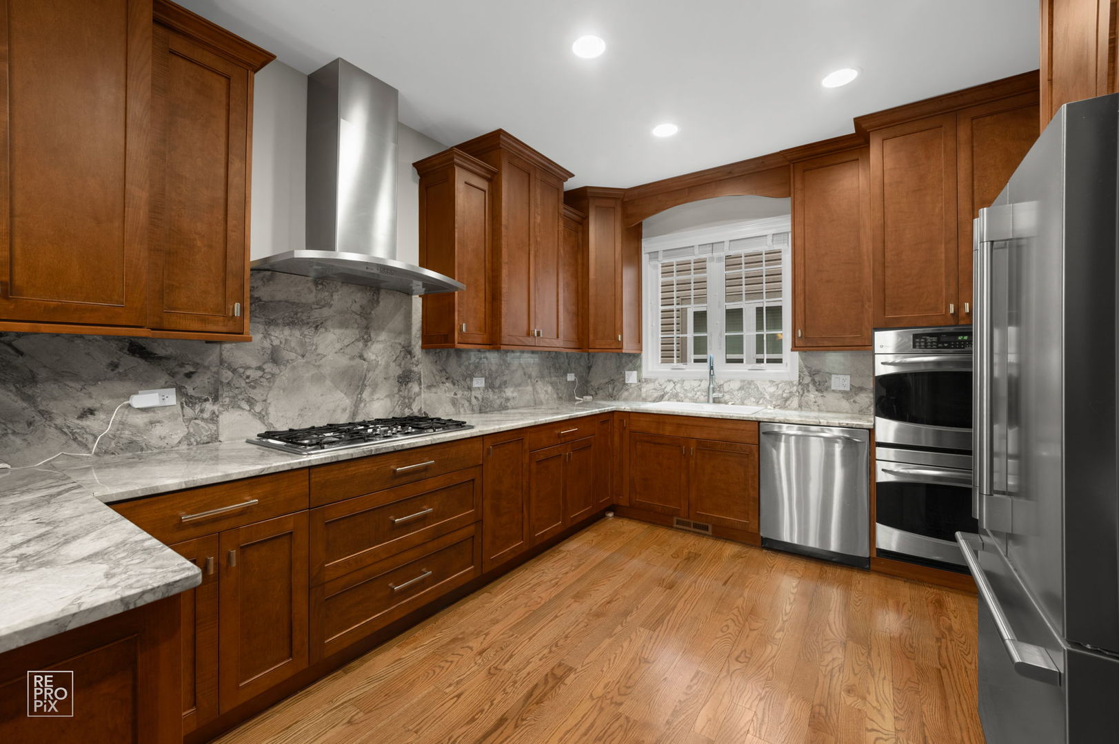 3643 N Hamlin Avenue