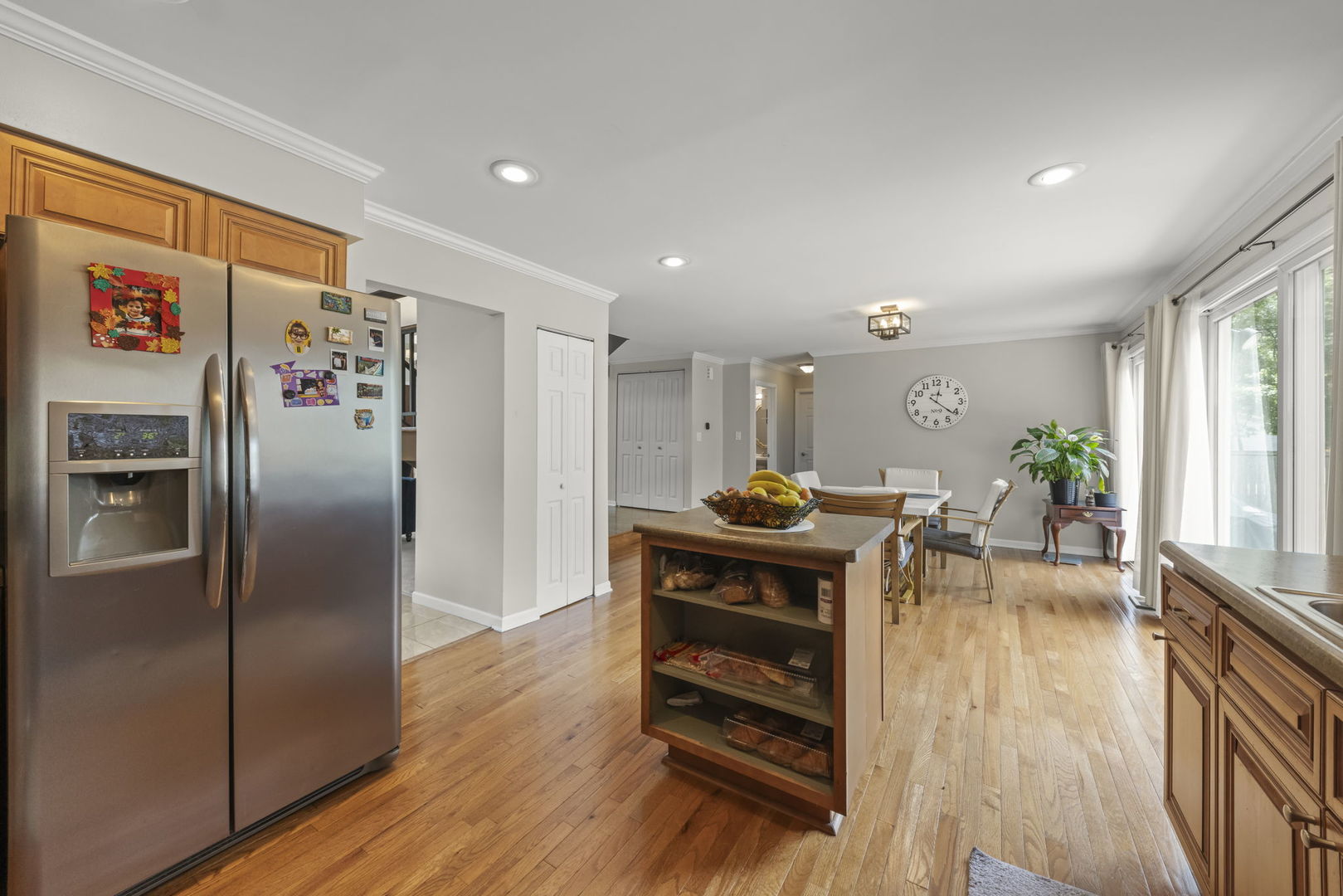 1042 N Thackeray Drive