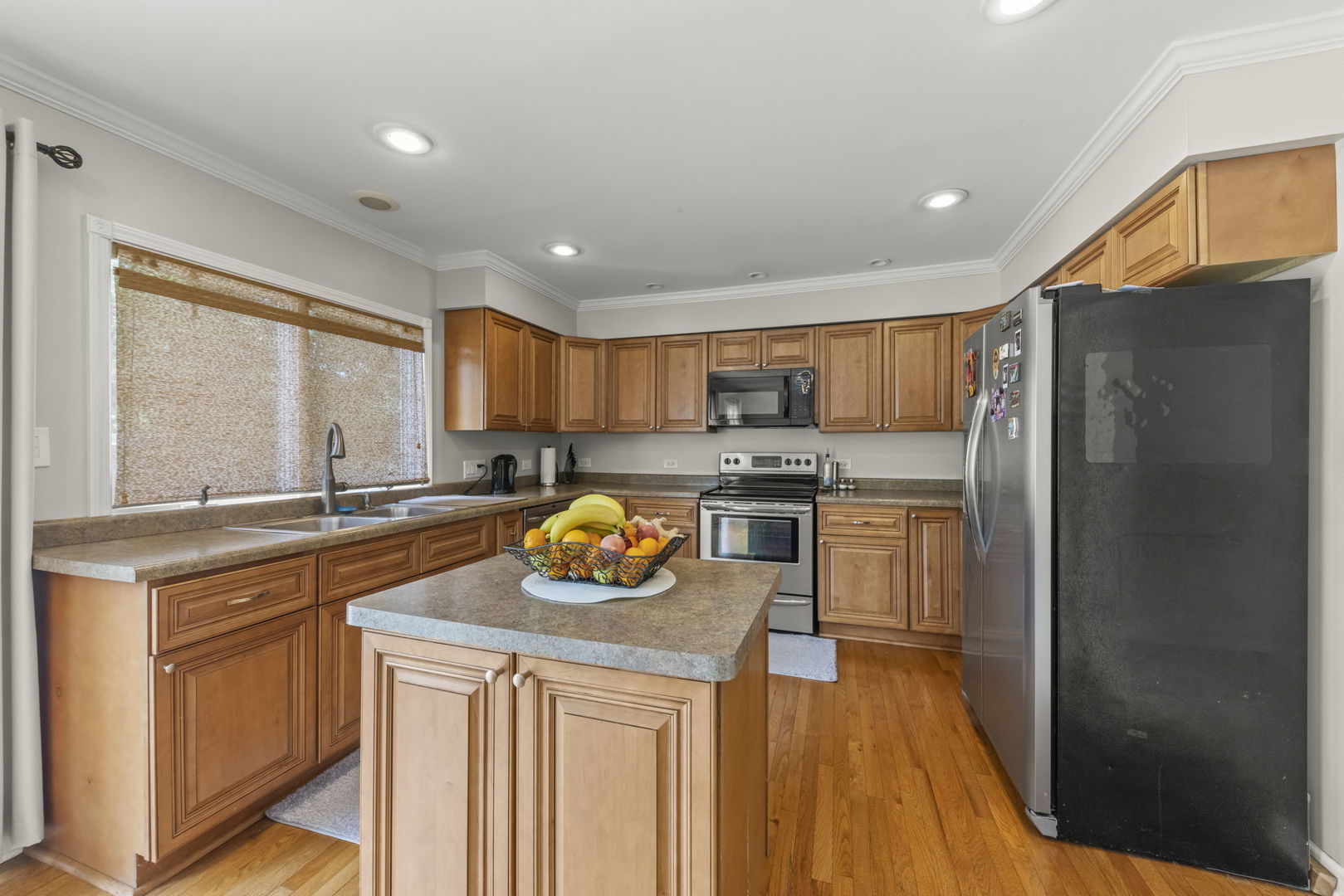 1042 N Thackeray Drive