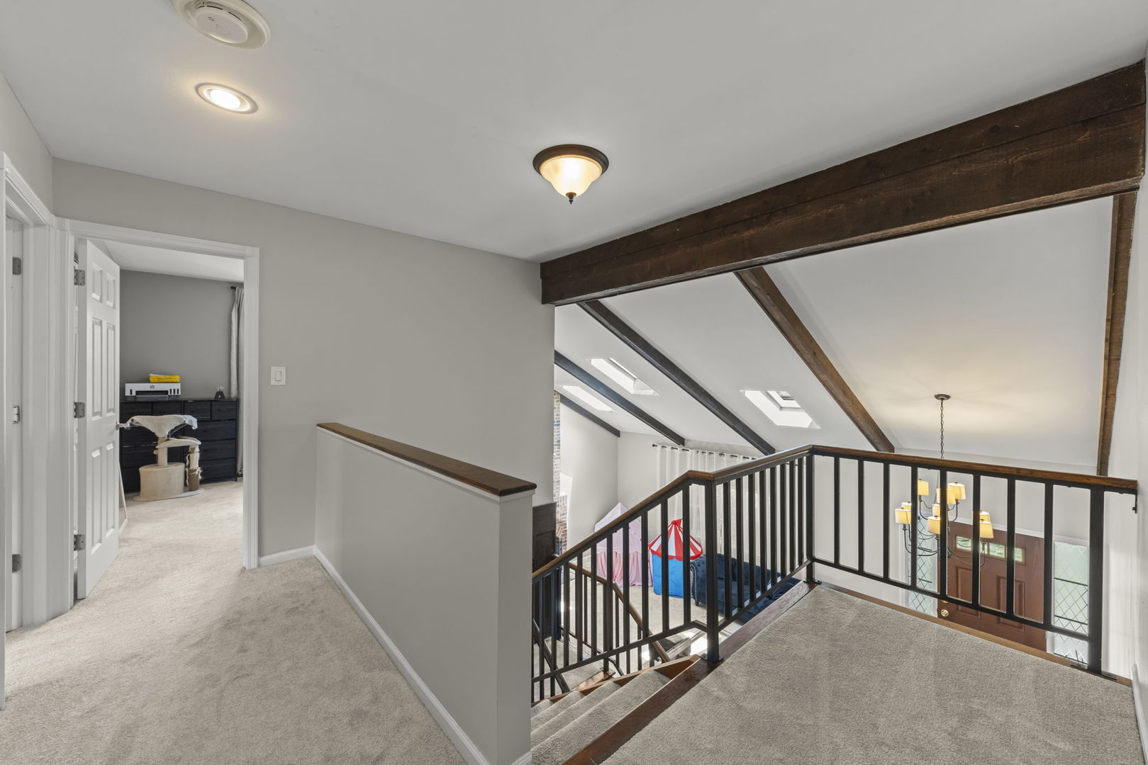 1042 N Thackeray Drive