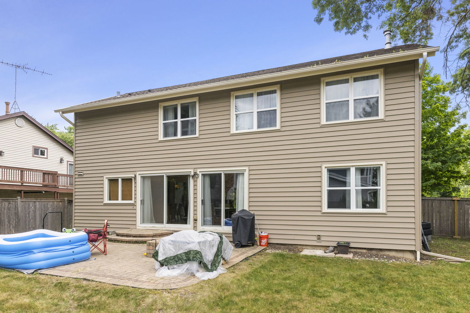 1042 N Thackeray Drive