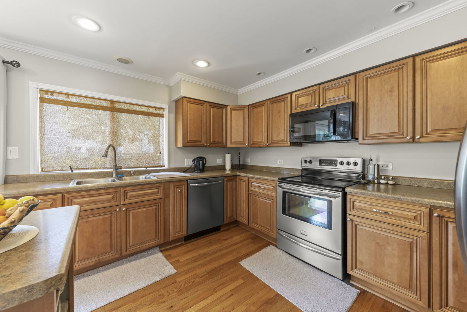 1042 N Thackeray Drive