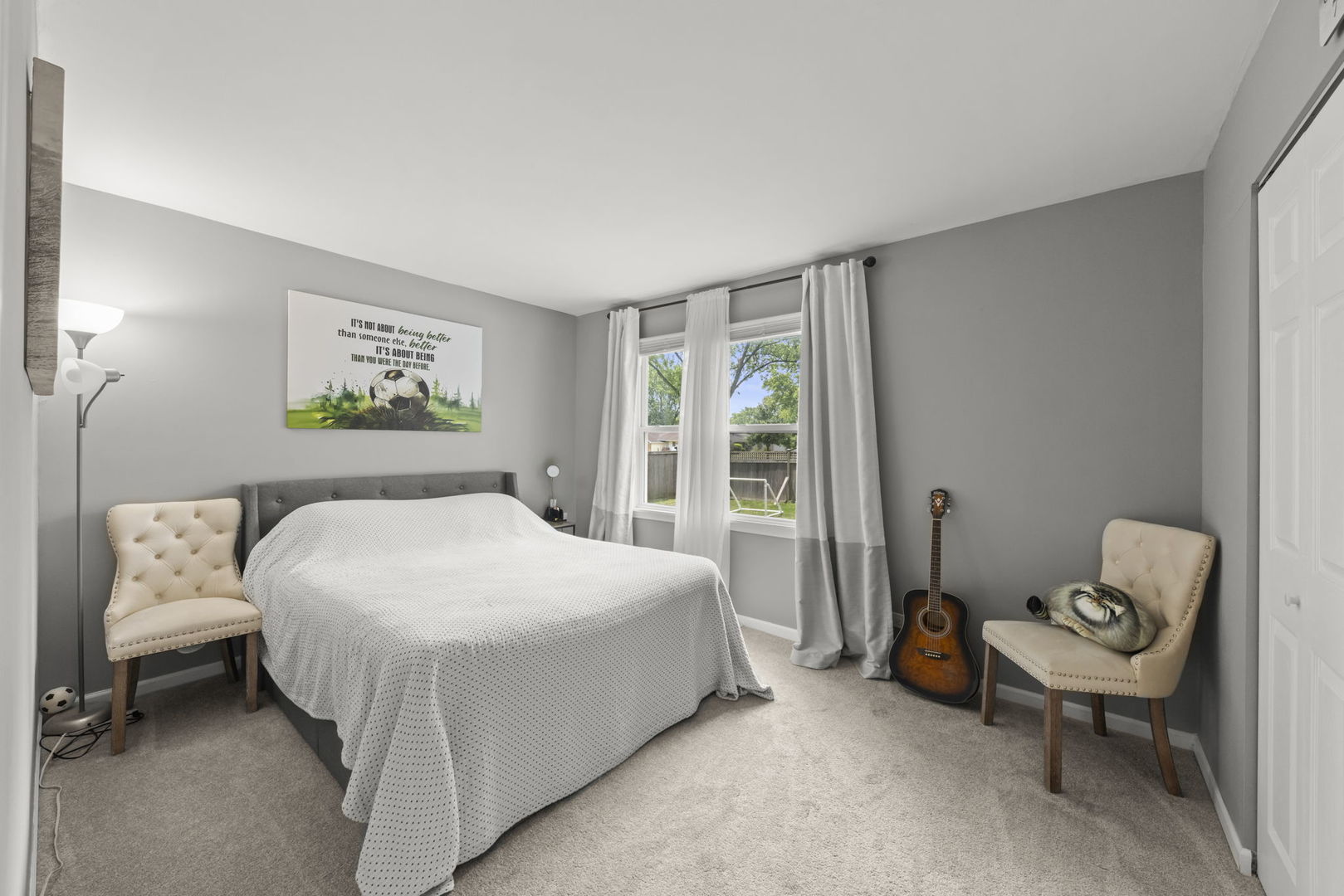 1042 N Thackeray Drive