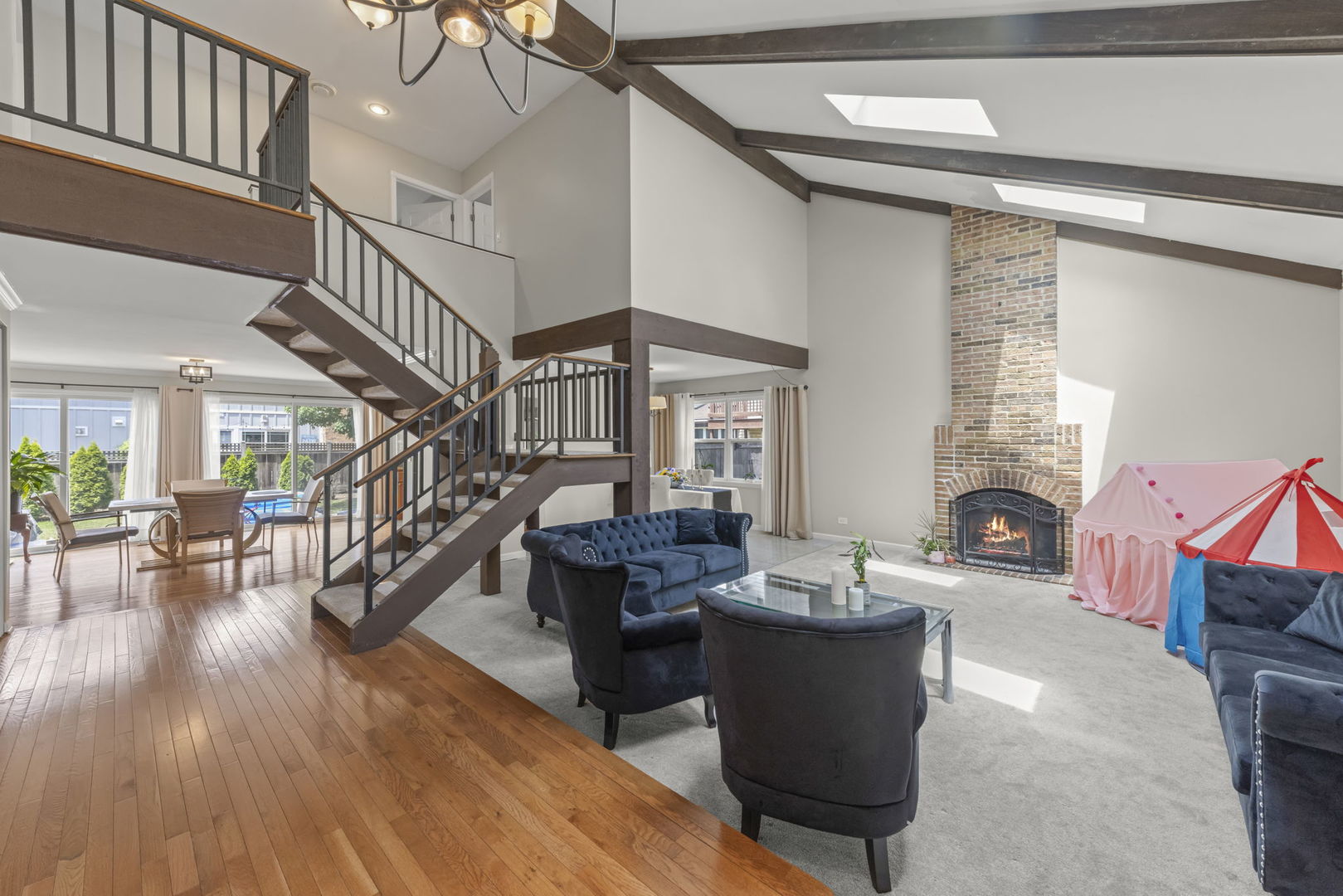 1042 N Thackeray Drive