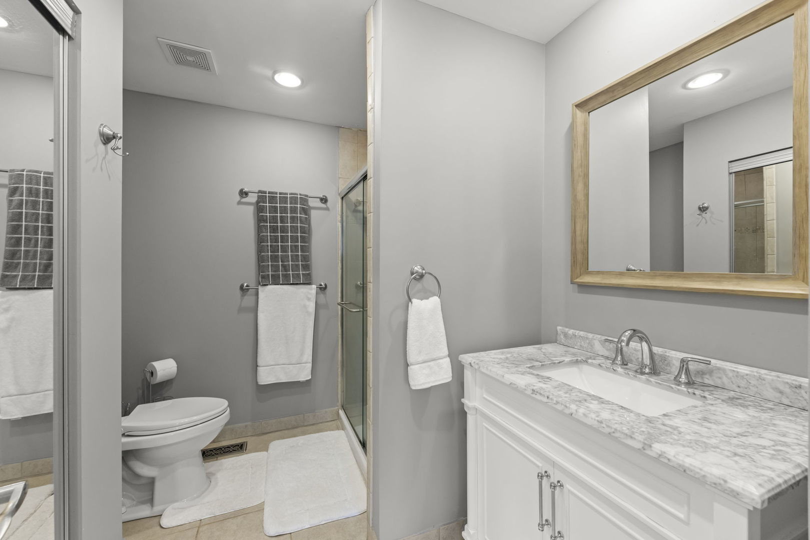 1042 N Thackeray Drive