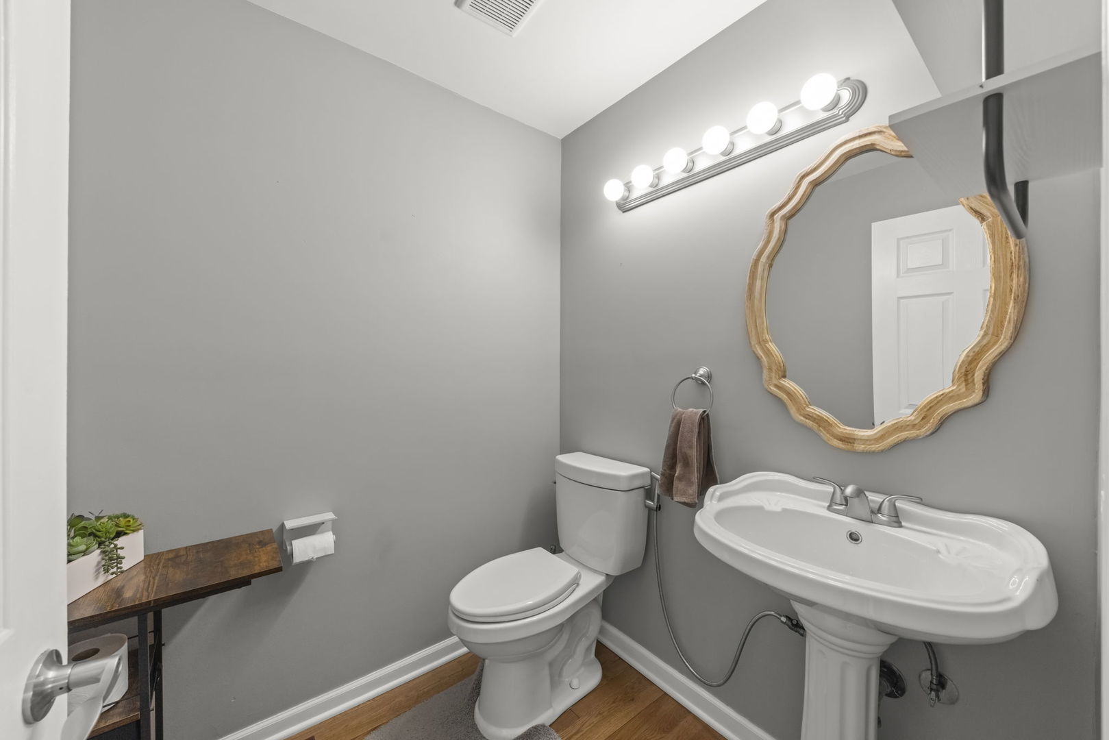 1042 N Thackeray Drive