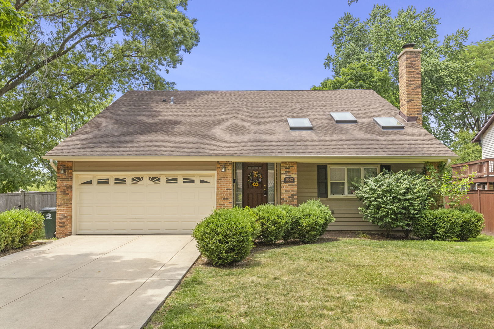 1042 N Thackeray Drive