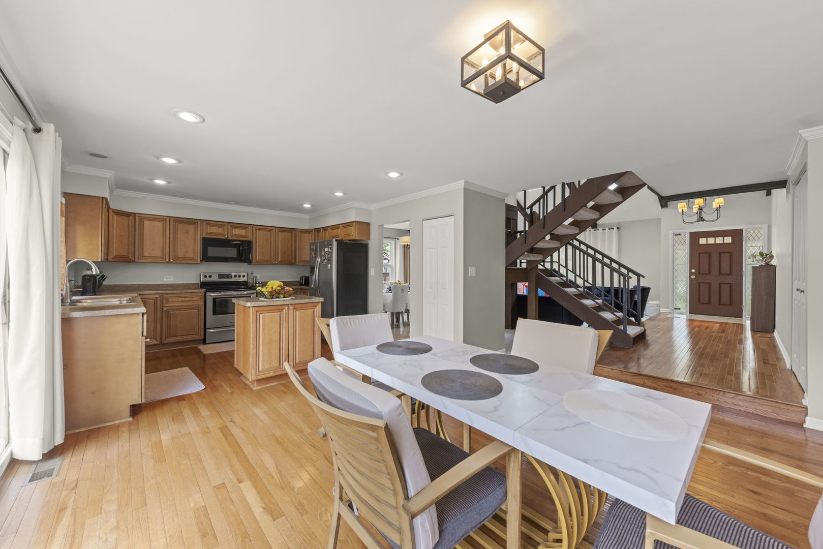 1042 N Thackeray Drive