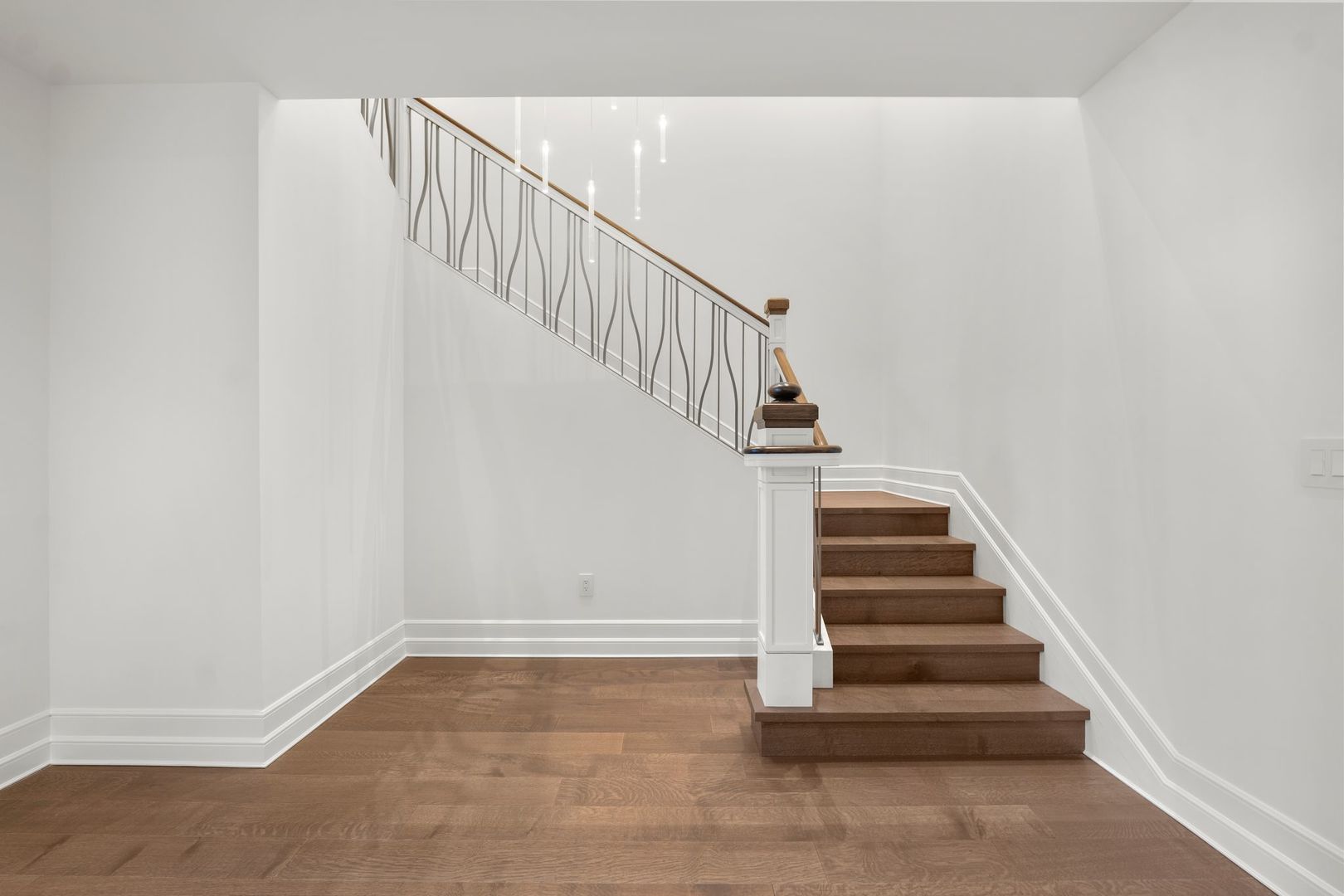 435 N Michigan Avenue Unit: 2004