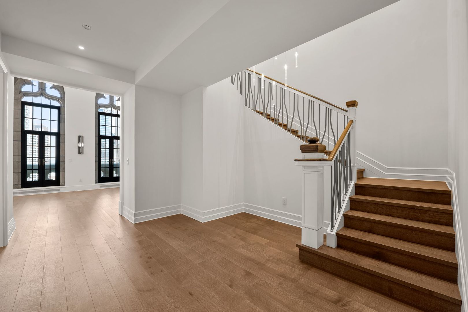 435 N Michigan Avenue Unit: 2004