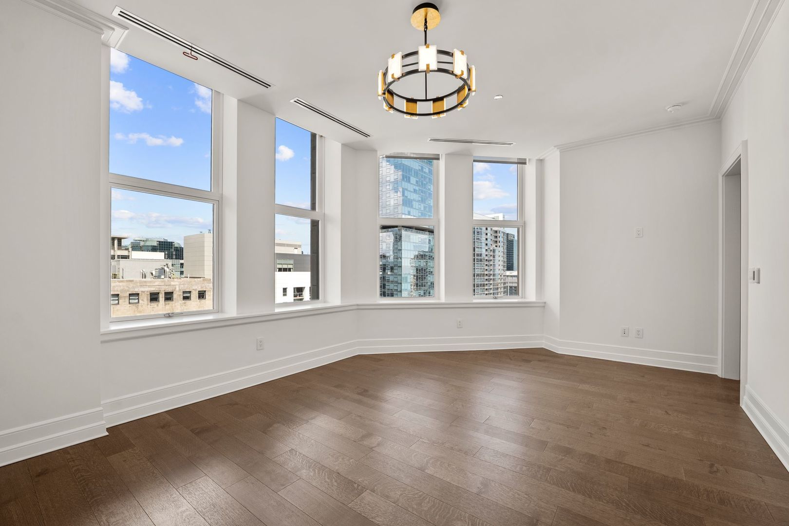 435 N Michigan Avenue Unit: 2004