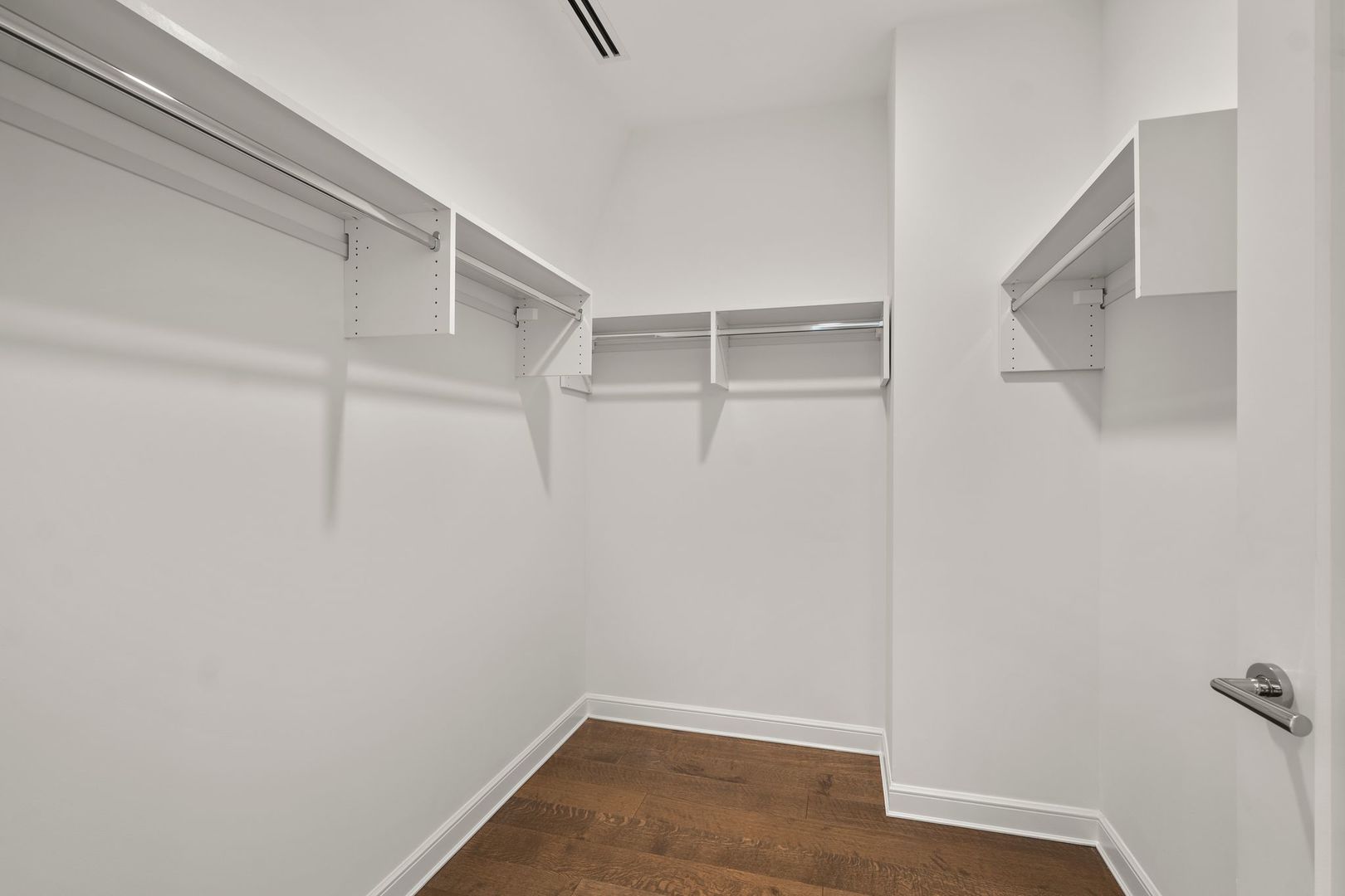 435 N Michigan Avenue Unit: 2004